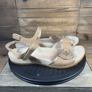 Dansko Womens Size 11 Laurie Hook Loop Strap Biege Leather Casual Sandals Eur 41